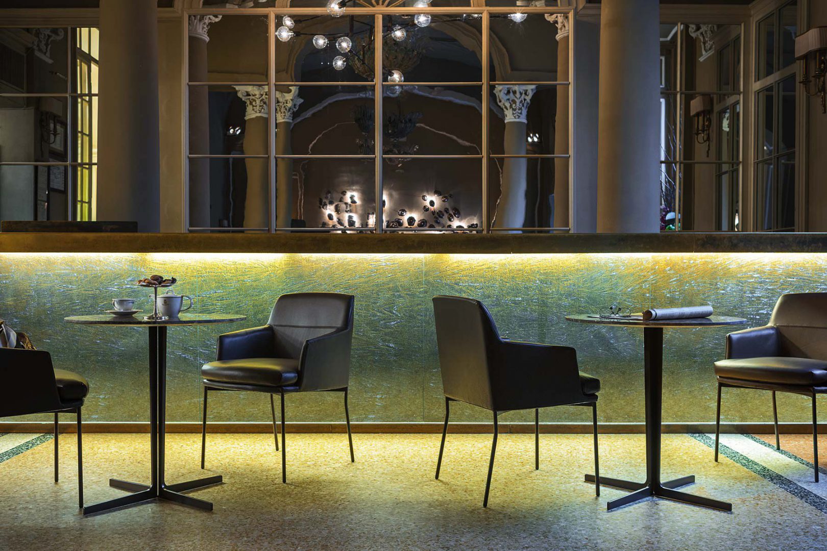 Tacchini – krzesła, stoły i kanapy wprost stworzone do nowoczesnych pomieszczeń